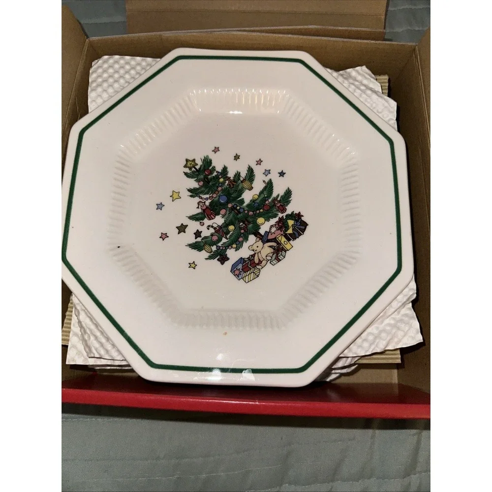 Nikko Christmastime Octagon Porcelain Salad/Dessert Plate Set of 4 Japan